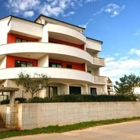 Moderne In Mit Garten, Grill Und Whirlpool Appartement *