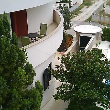 Moderne In Mit Garten, Grill Und Whirlpool *