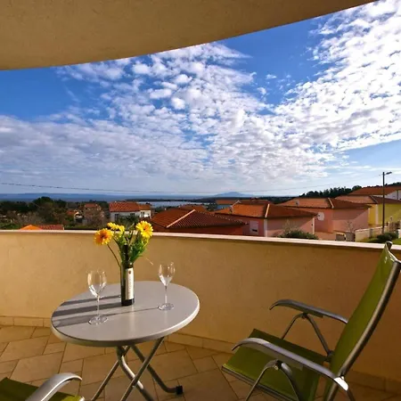 Moderne In Mit Garten, Grill Und Whirlpool * Ližnjan